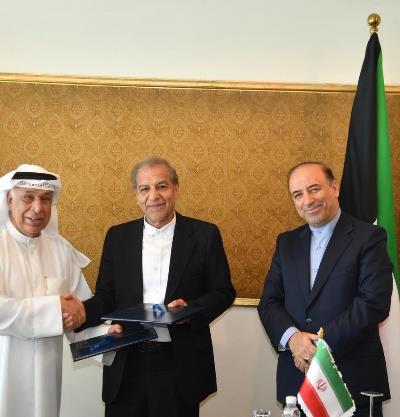 توقيع مذكرة التفاهم بين مركز السياحة والسيارات الإيراني ونادي الكويت للسيارات